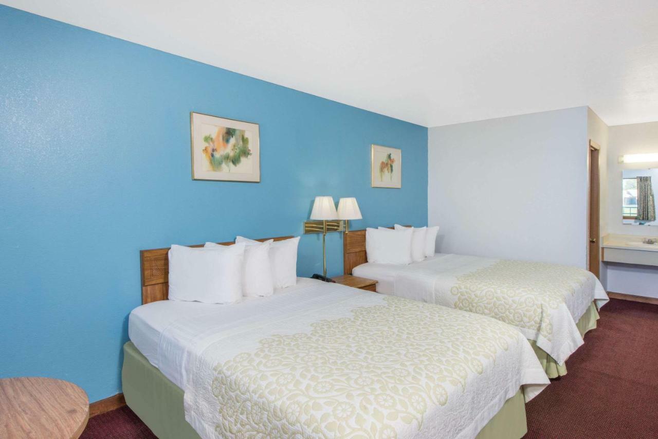 Days Inn By Wyndham Mountain Grove Exterior photo